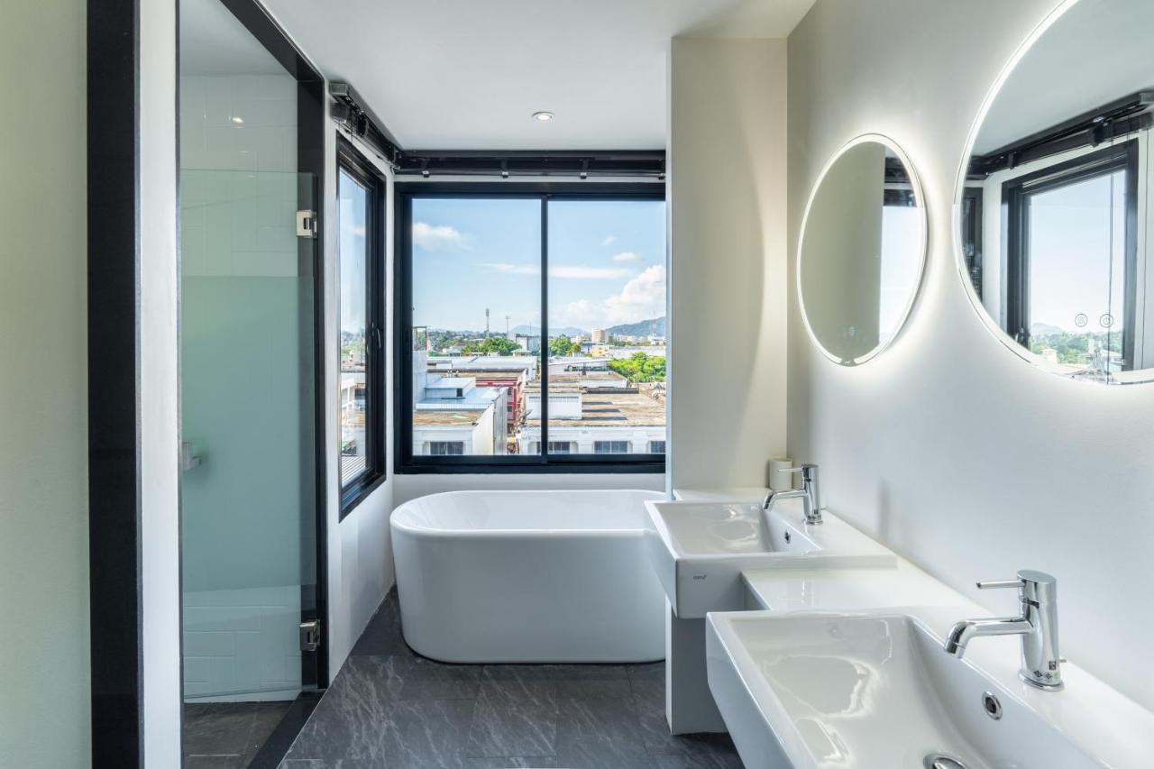 Hotel Blu Monkey Hub And Town 4*